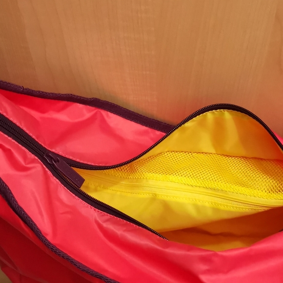 NWOT reebok gym shoulder crossbody messenger bag - Picture 4 of 6